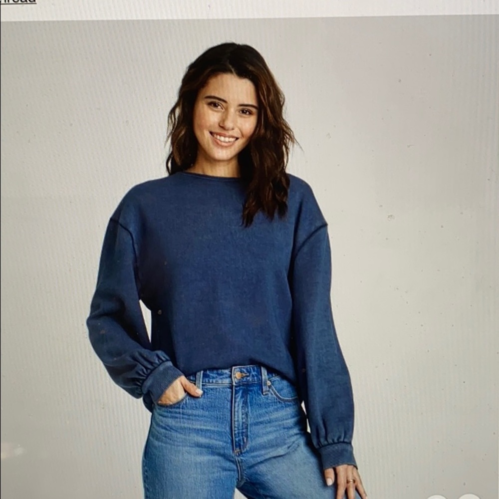Universal thread blue sweatshirt